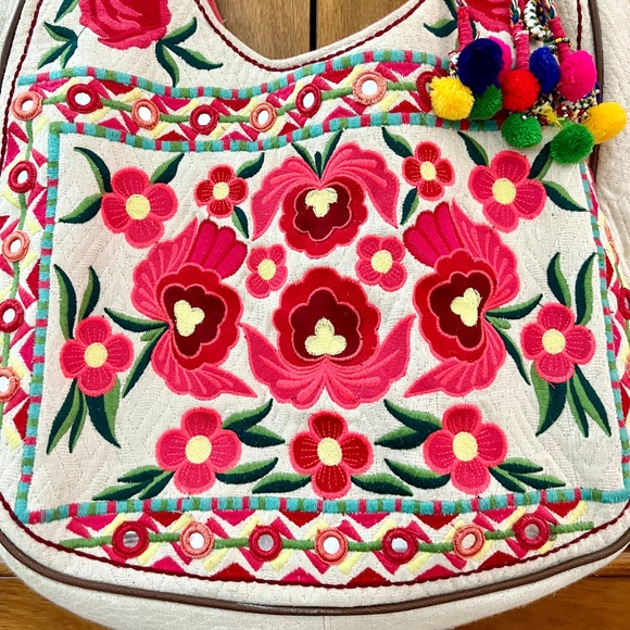 ‼️LAST CHANCE‼️ LoveStitch Mirrored Floral Tote - Picture 4 of 13